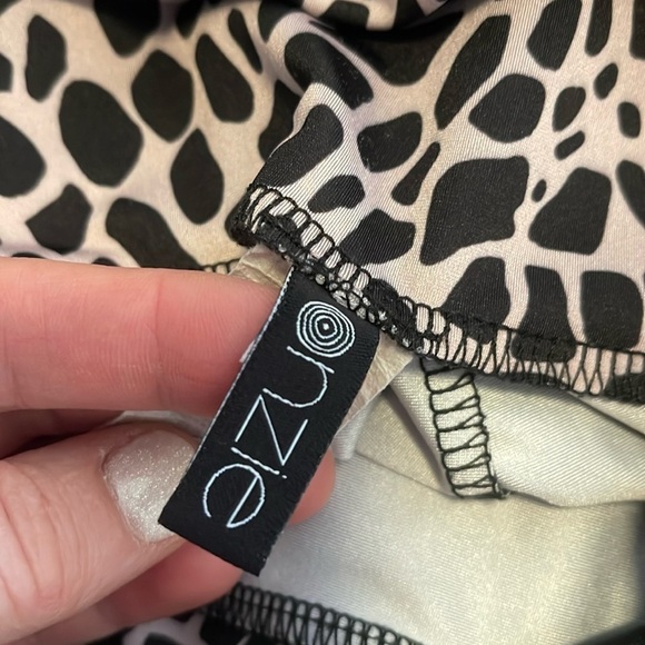 Onzie Giraffe leggings size Small/Medium - Picture 9 of 10